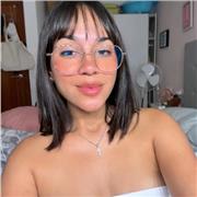 Profesora que imparte clases de apoyo educativo para alumnos en la etapa de primaria
